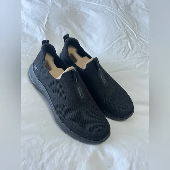 Skechers | Men's SZ 9 | Go Walk Air Cooled Black Comfort Slip-On Shoes | New