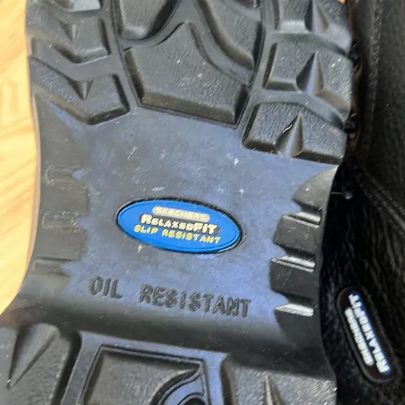 Sketchers relaxed fit women’s 11, workshire peril steel toe boots.