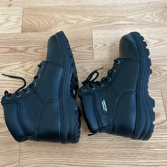 Sketchers relaxed fit women’s 11, workshire peril steel toe boots.