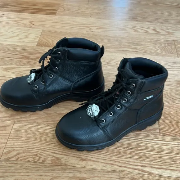 Sketchers relaxed fit women’s 11, workshire peril steel toe boots.