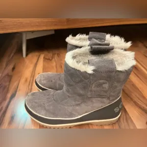 **Sorel** Gray Fur-Lined Waterproof Snow Boots