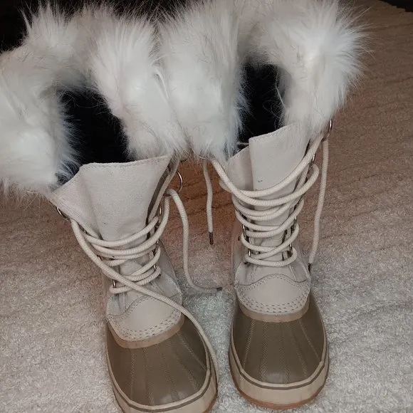 Sorel Joan of Arctic Boots Rare Color Fawn White Olive Green Size 9