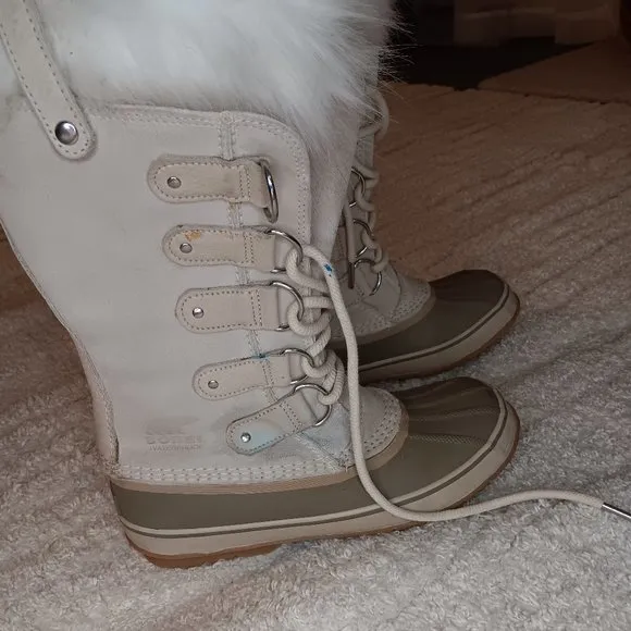 Sorel Joan of Arctic Boots Rare Color Fawn White Olive Green Size 9