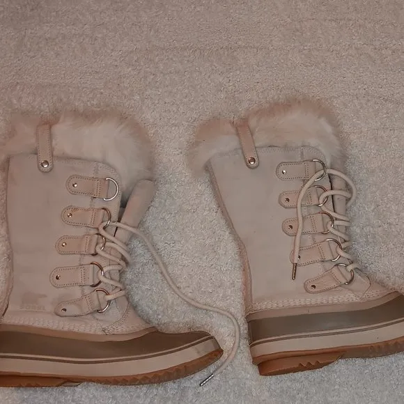 Sorel Joan of Arctic Boots Rare Color Fawn White Olive Green Size 9