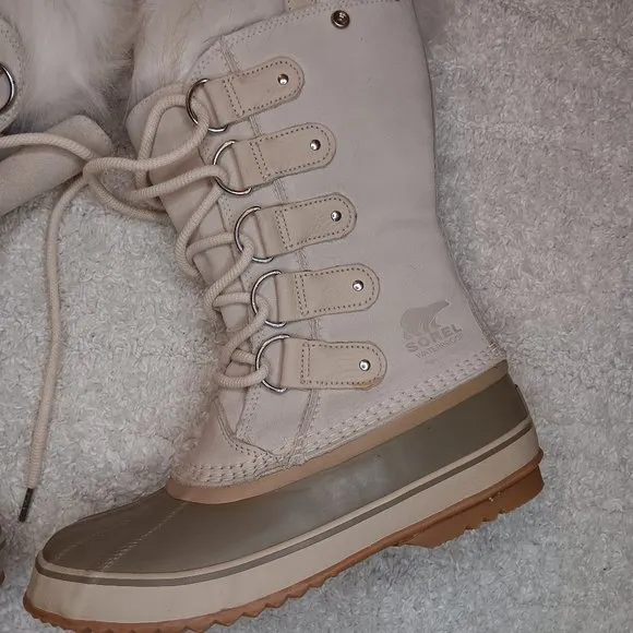 Sorel Joan of Arctic Boots Rare Color Fawn White Olive Green Size 9