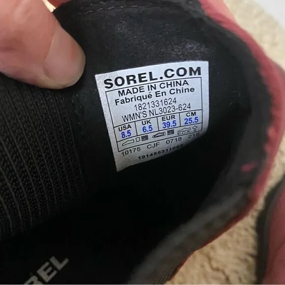SOREL Joan Of Arctic Wedge Red Wine Black Chelsea Boots Size 8.5 waterproof