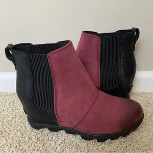 SOREL Joan Of Arctic Wedge Red Wine Black Chelsea Boots Size 8.5 waterproof