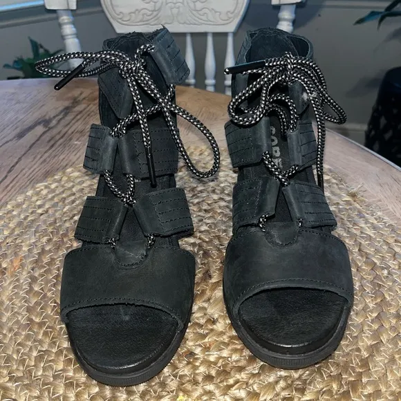 SOREL - Joanie II Lace in Black size 6.5
