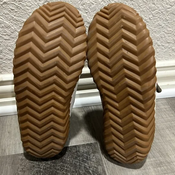 Sorel Kids Brown Out and About Conquest Waterproof Boot size 4