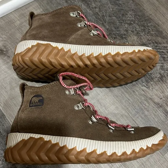 Sorel Kids Brown Out and About Conquest Waterproof Boot size 4