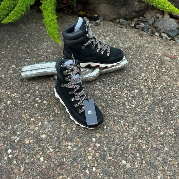 Sorel Kinetic Conquest Black Waterproof Boots Size 6 NIB