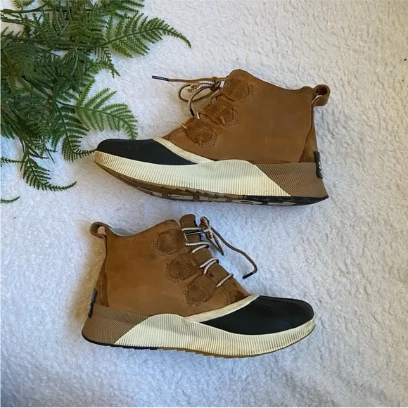 Sorel | Out N About Ill Classic Duck Boot in taffy/black