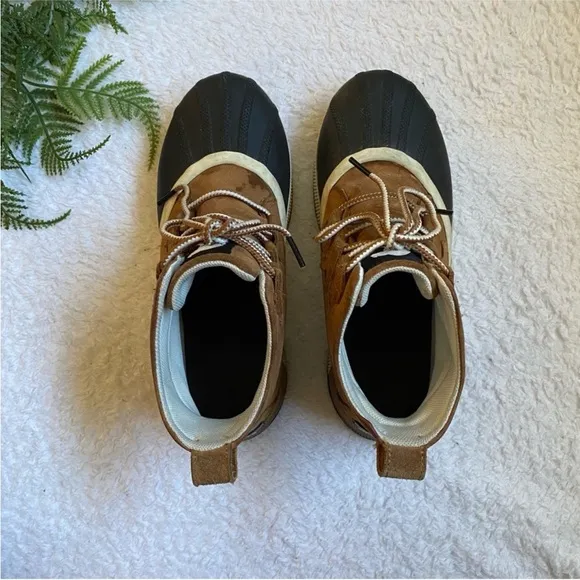 Sorel | Out N About Ill Classic Duck Boot in taffy/black