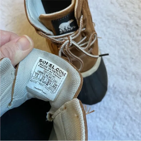 Sorel | Out N About Ill Classic Duck Boot in taffy/black