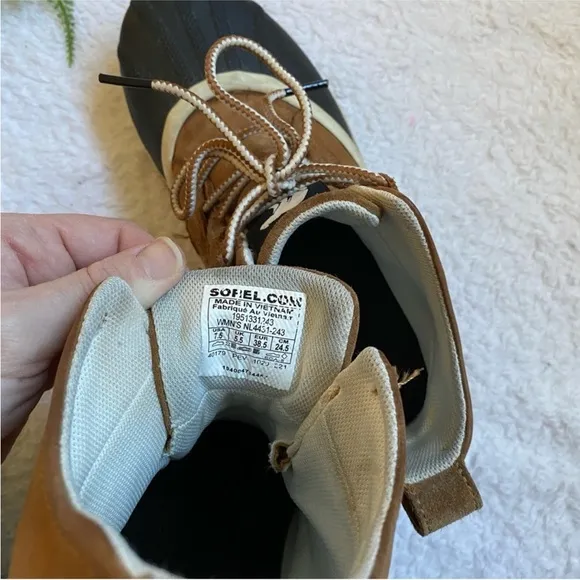 Sorel | Out N About Ill Classic Duck Boot in taffy/black