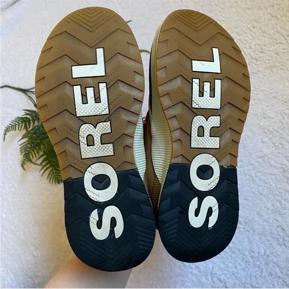 Sorel | Out N About Ill Classic Duck Boot in taffy/black
