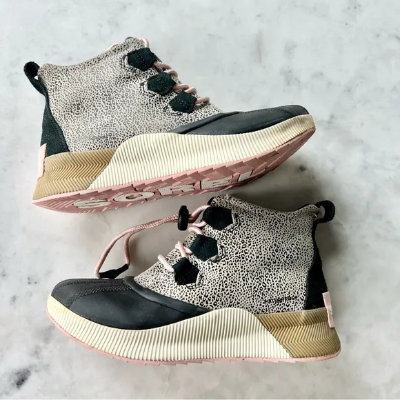 SOREL Out N About Waterproof Classic Girls Boots ~ Size 5Y