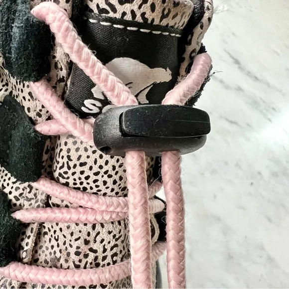 SOREL Out N About Waterproof Classic Girls Boots ~ Size 5Y