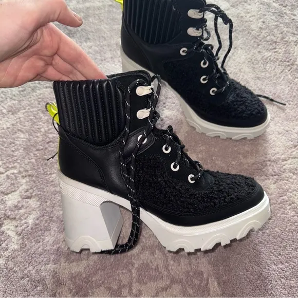 SOREL Women’s 7.5 Brex Heel Black and White Sherpa Cozy Lace Up Boots NEW