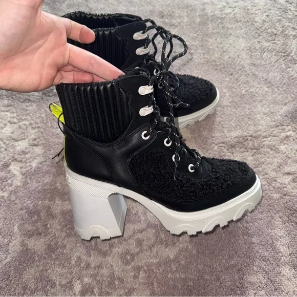 SOREL Women’s 7.5 Brex Heel Black and White Sherpa Cozy Lace Up Boots NEW