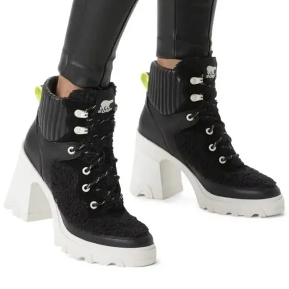 SOREL Women’s 7.5 Brex Heel Black and White Sherpa Cozy Lace Up Boots NEW
