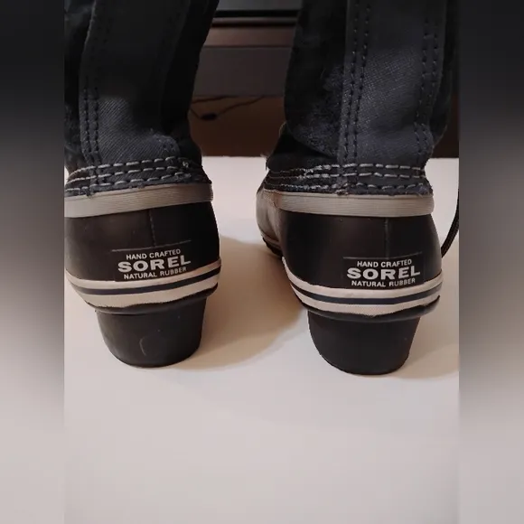 SOREL Women's Black Blue Boots Waterproof Hand Crafted Natural Rubber LaceUp 9.5