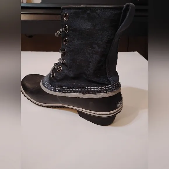 SOREL Women's Black Blue Boots Waterproof Hand Crafted Natural Rubber LaceUp 9.5