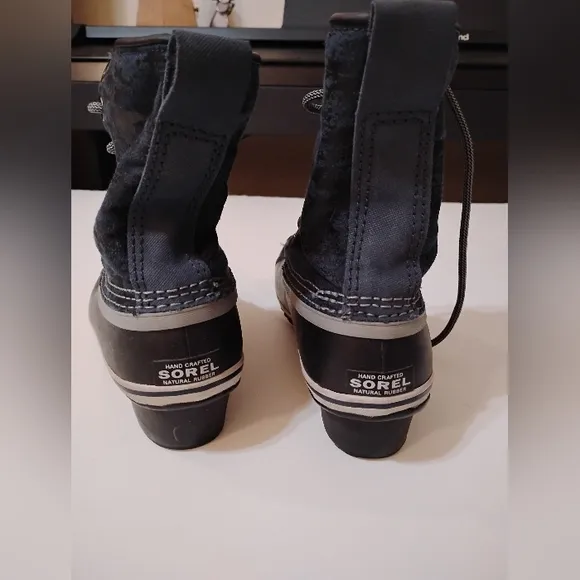 SOREL Women's Black Blue Boots Waterproof Hand Crafted Natural Rubber LaceUp 9.5