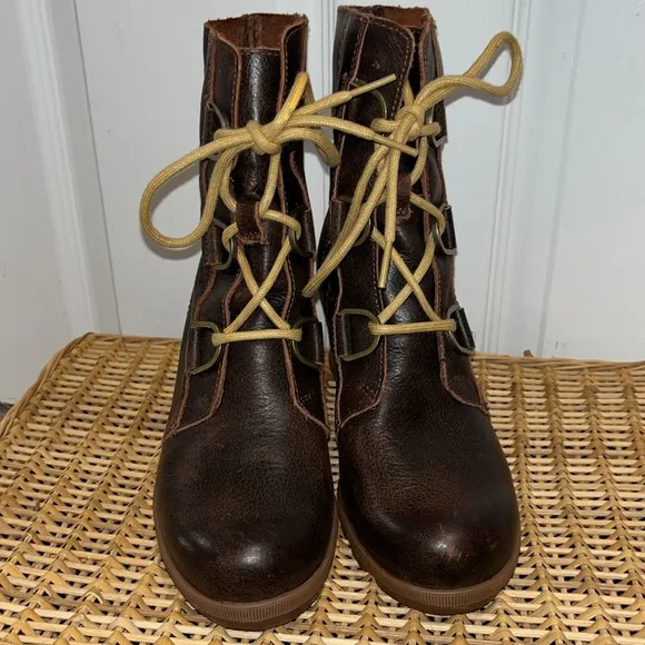 SORRL Joan of Arctic Wedge 2 boots