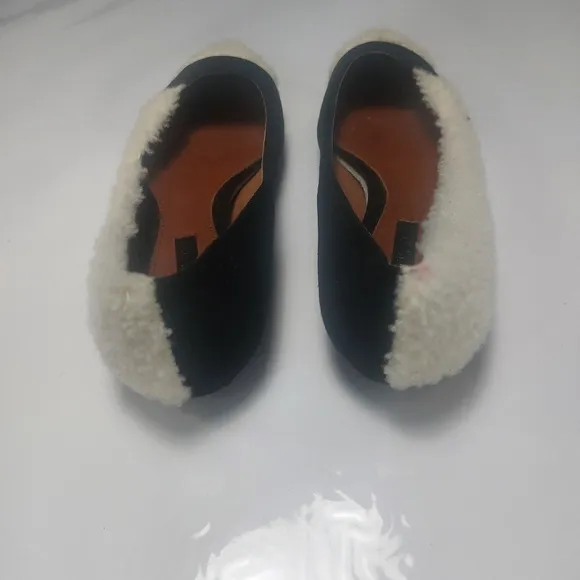 Staccato Cream White and Black Fleece Texture Slip-on Leather lining Size 9M