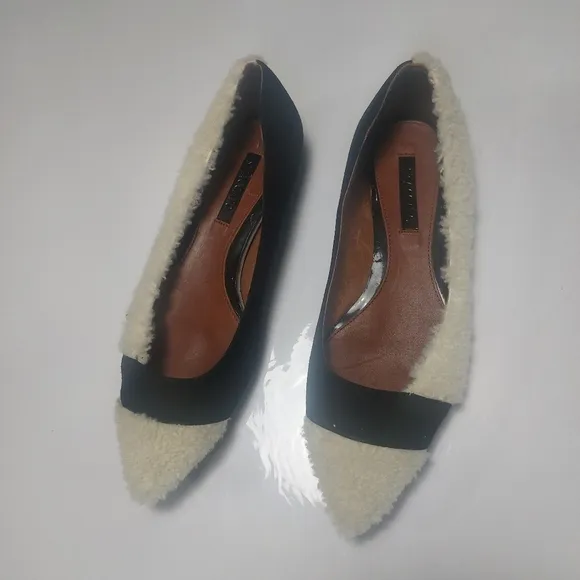 Staccato Cream White and Black Fleece Texture Slip-on Leather lining Size 9M