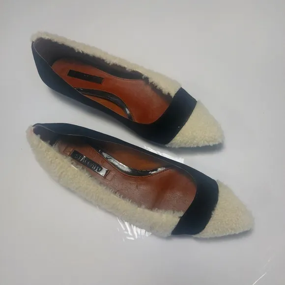 Staccato Cream White and Black Fleece Texture Slip-on Leather lining Size 9M