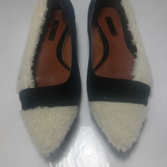 Staccato Cream White and Black Fleece Texture Slip-on Leather lining Size 9M