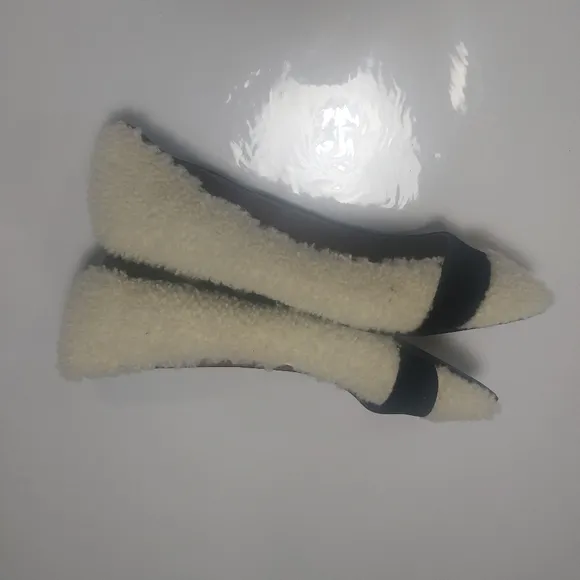 Staccato Cream White and Black Fleece Texture Slip-on Leather lining Size 9M