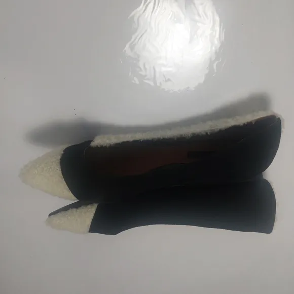 Staccato Cream White and Black Fleece Texture Slip-on Leather lining Size 9M