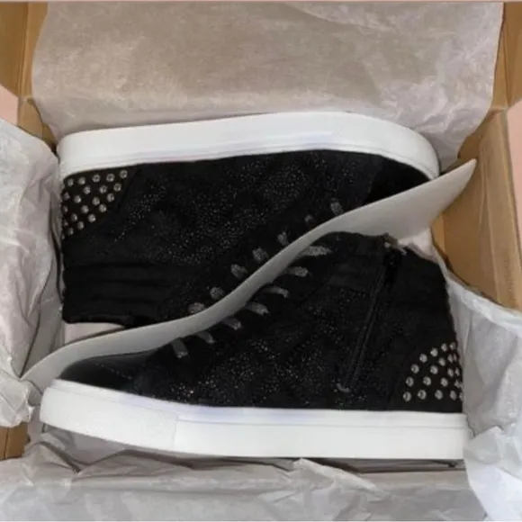 STEVE MADDEN  Girls' J-Quilted Studded Black High-Top Sneakers (youth) Size 4