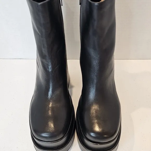 Steve Madden Platform Boots Women's Size 9 Black Leather NWOT Square Toe