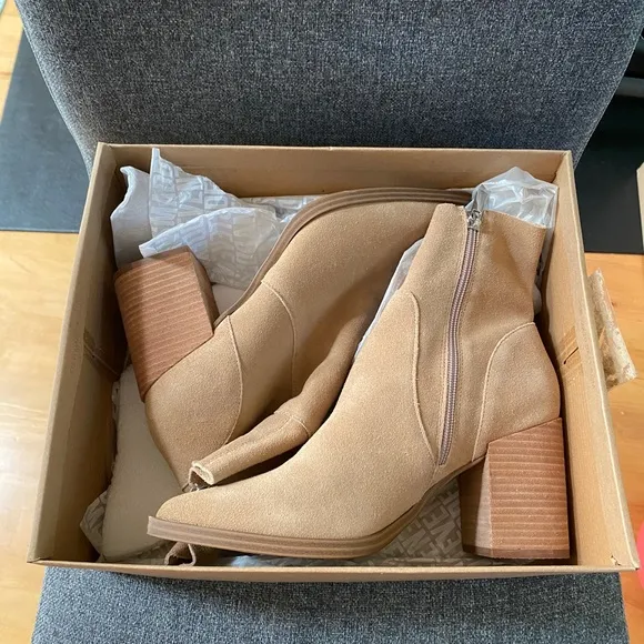 STEVE MADDEN Suede Leather Pointed Toe Ankle Boots