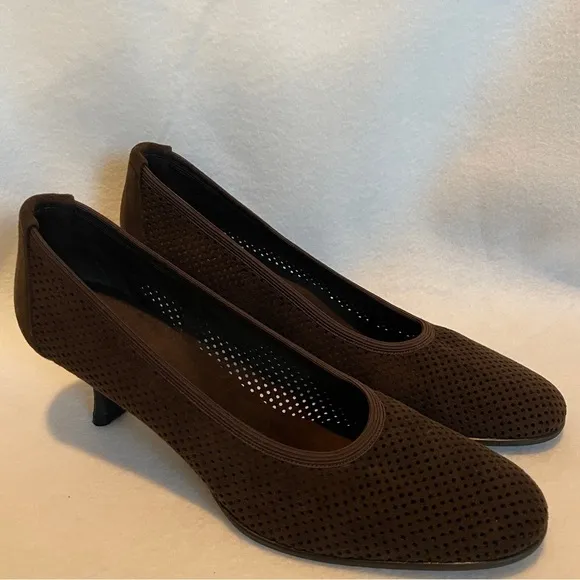 Stuart Weitzman Shoes Women 9 Brown Nicolette Pump Perforated Ultrasuede Heels