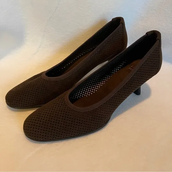 Stuart Weitzman Shoes Women 9 Brown Nicolette Pump Perforated Ultrasuede Heels