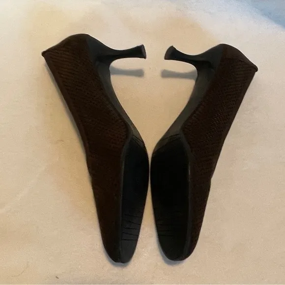 Stuart Weitzman Shoes Women 9 Brown Nicolette Pump Perforated Ultrasuede Heels