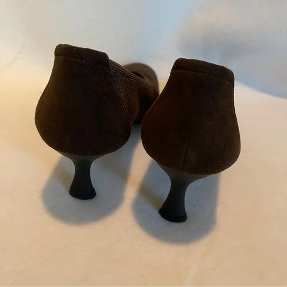 Stuart Weitzman Shoes Women 9 Brown Nicolette Pump Perforated Ultrasuede Heels