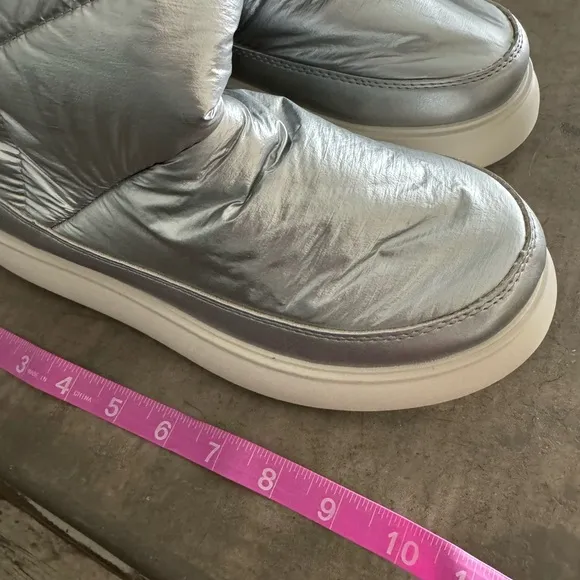 SUPER FUN silver “puffer” boots! See pic for all the details &amp; measurements👀