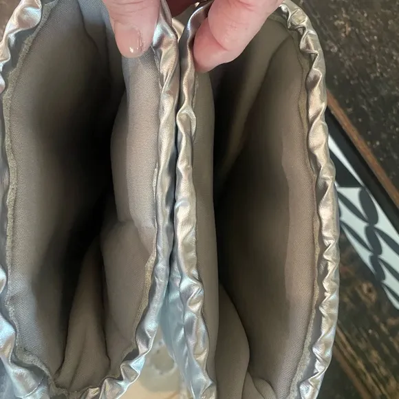 SUPER FUN silver “puffer” boots! See pic for all the details &amp; measurements👀