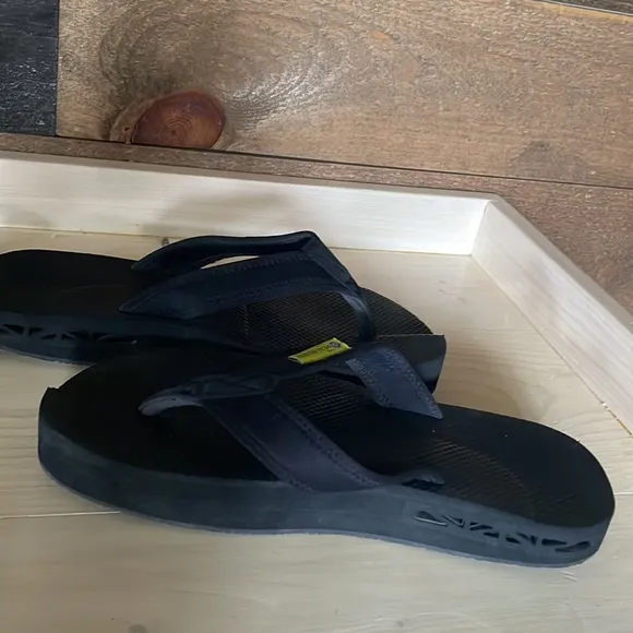 The Healing Sole unisex flip flops