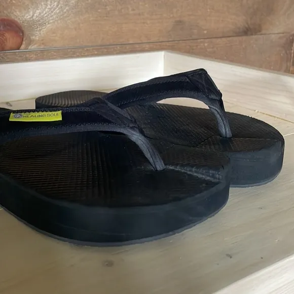 The Healing Sole unisex flip flops