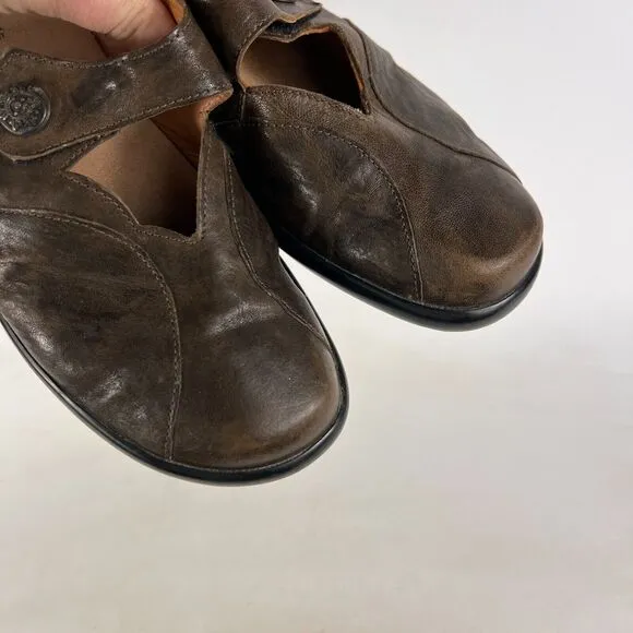 Think! Mary Jane heels women's size 10 brown leather minimalist heels shoes