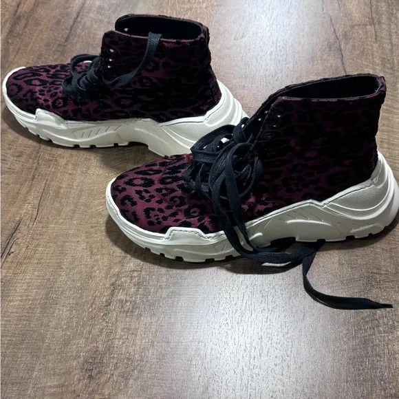 TIBI UNISEX MILO HITOP CHUNKY SNEAKERS. PURPLE JAGUAR PRINT. WOMEN’S 9 . MEN’S 7
