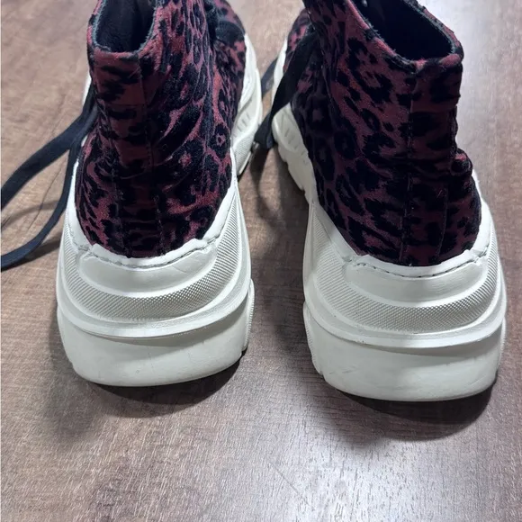 TIBI UNISEX MILO HITOP CHUNKY SNEAKERS. PURPLE JAGUAR PRINT. WOMEN’S 9 . MEN’S 7