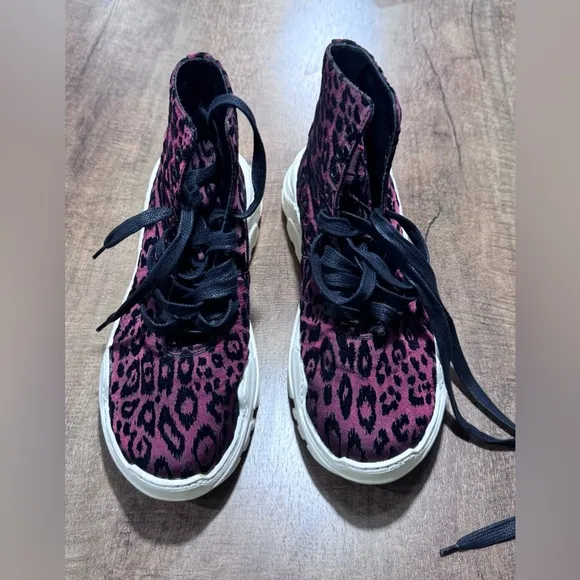TIBI UNISEX MILO HITOP CHUNKY SNEAKERS. PURPLE JAGUAR PRINT. WOMEN’S 9 . MEN’S 7